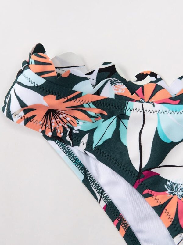 CUPSHE Women's Bikini Swimsuit Scalloped V Neck Lace Up Low ... - Image 8